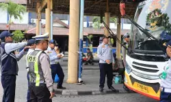 Sambut Nataru 2026, Satlantas Polres Gresik dan Dishub gelar ramcheck ketat di Terminal Bunder Sambut Nataru 2026, Satlantas Polres Gresik dan Dishub gelar ramcheck ketat di Terminal Bunder