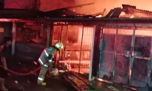 Kebakaran hanguskan enam bangunan di Kembangan Jakarta Barat Kebakaran hanguskan enam bangunan di Kembangan Jakarta Barat