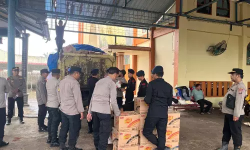 Polres Langkat distribusi logistik kepada jemaat gereja terdampak banjir