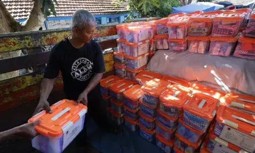 Pemerintah kebut distribusi 1.638 ton bantuan logistik ke Sumatera