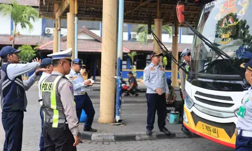 Sambut Nataru 2026, Satlantas Polres Gresik dan Dishub gelar ramcheck ketat di Terminal Bunder Sambut Nataru 2026, Satlantas Polres Gresik dan Dishub gelar ramcheck ketat di Terminal Bunder