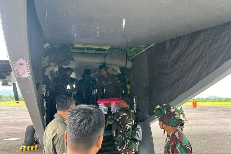 TNI kerahkan pesawat angkut bawa 1,2 ton logistik ke Sibolga TNI kerahkan pesawat angkut bawa 1,2 ton logistik ke Sibolga