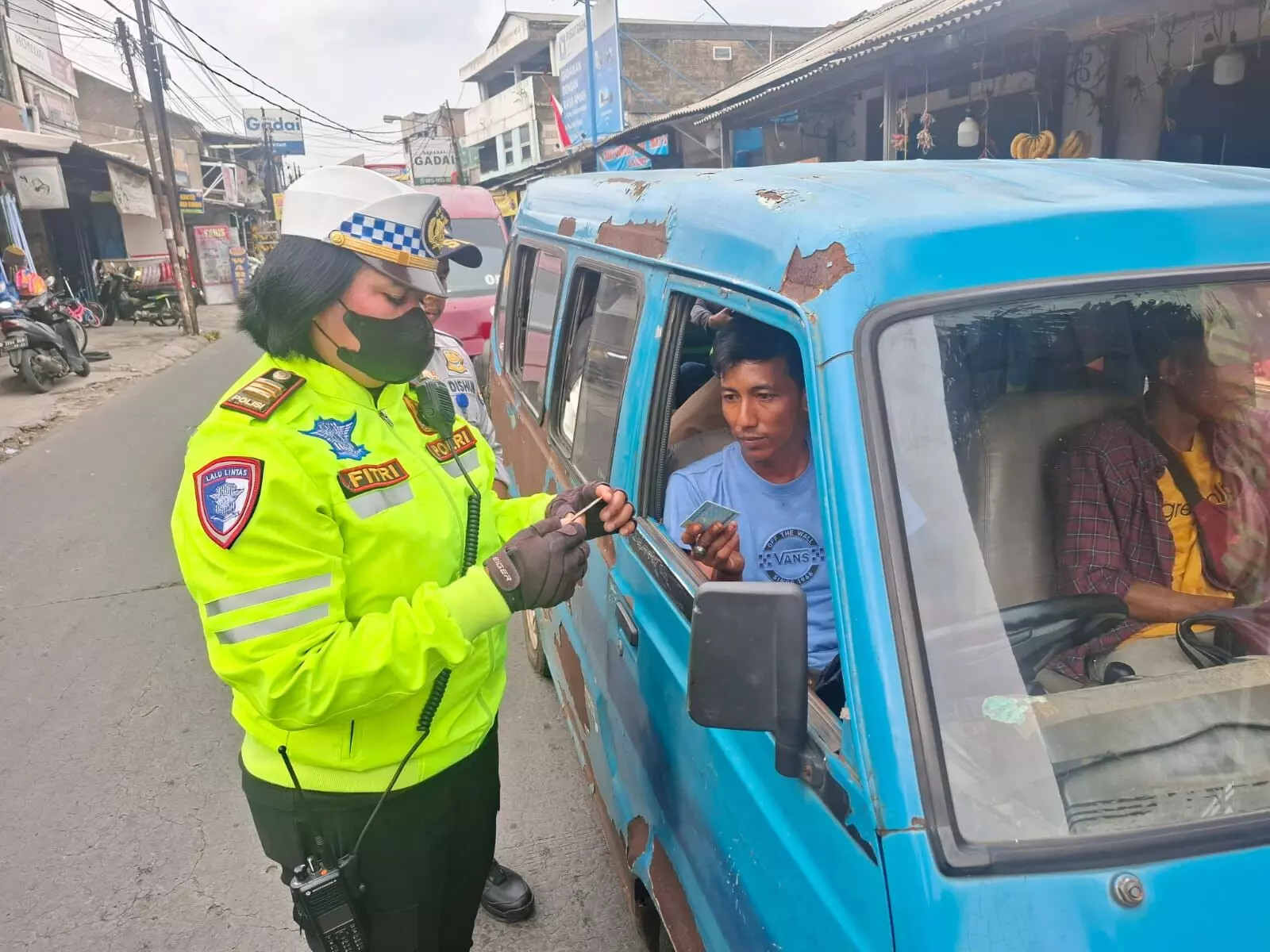 Polantas Polres Metro Depok, tertibkan supir angkot bandel yang ngetem