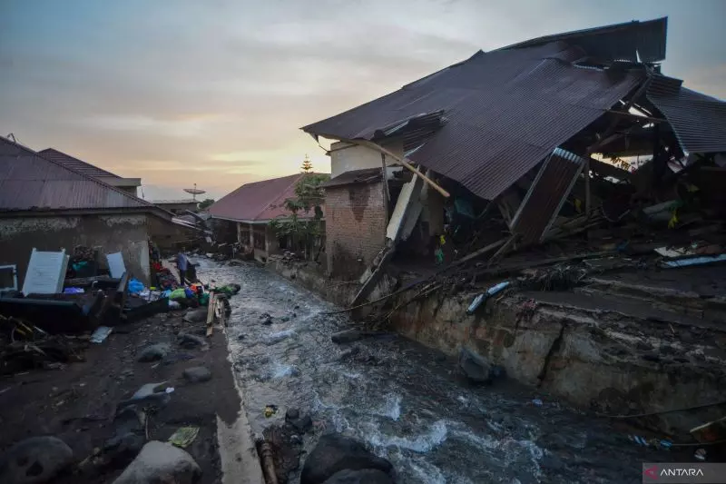 BNPB: Jalur darat dimaksimalkan untuk kirim logistik di Agam Sumbar BNPB: Jalur darat dimaksimalkan untuk kirim logistik di Agam Sumbar