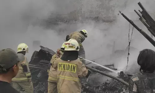 Korsleting listrik jadi pemicu kebakaran di Jakbar Korsleting listrik jadi pemicu kebakaran di Jakbar