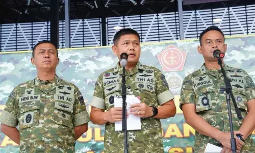 TNI kirim jembatan Armco untuk dibangun di jalur darat Sumatra TNI kirim jembatan Armco untuk dibangun di jalur darat Sumatra