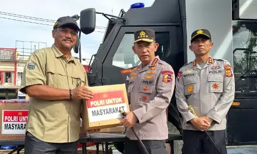 Kapolri serahkan enam truk bantuan bagi korban bencana di Aceh Tamiang Kapolri serahkan enam truk bantuan bagi korban bencana di Aceh Tamiang