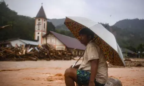 TNI dirikan dapur lapangan serta posko kesehatan di Sumatera TNI dirikan dapur lapangan serta posko kesehatan di Sumatera