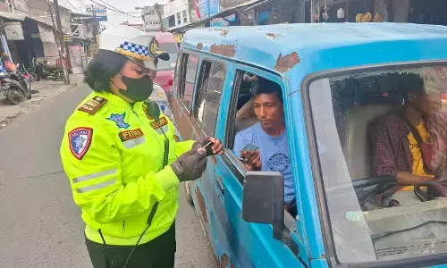 Polantas Polres Metro Depok, tertibkan supir angkot bandel yang ngetem