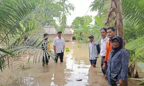 Banjir merendam lima desa di OKU Timur Sumsel Banjir merendam lima desa di OKU Timur Sumsel