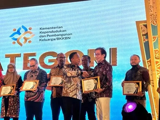 Bantu keluarga berisiko stunting, Sido Muncul terima penghargaan dari BKKBN Bantu keluarga berisiko stunting, Sido Muncul terima penghargaan dari BKKBN