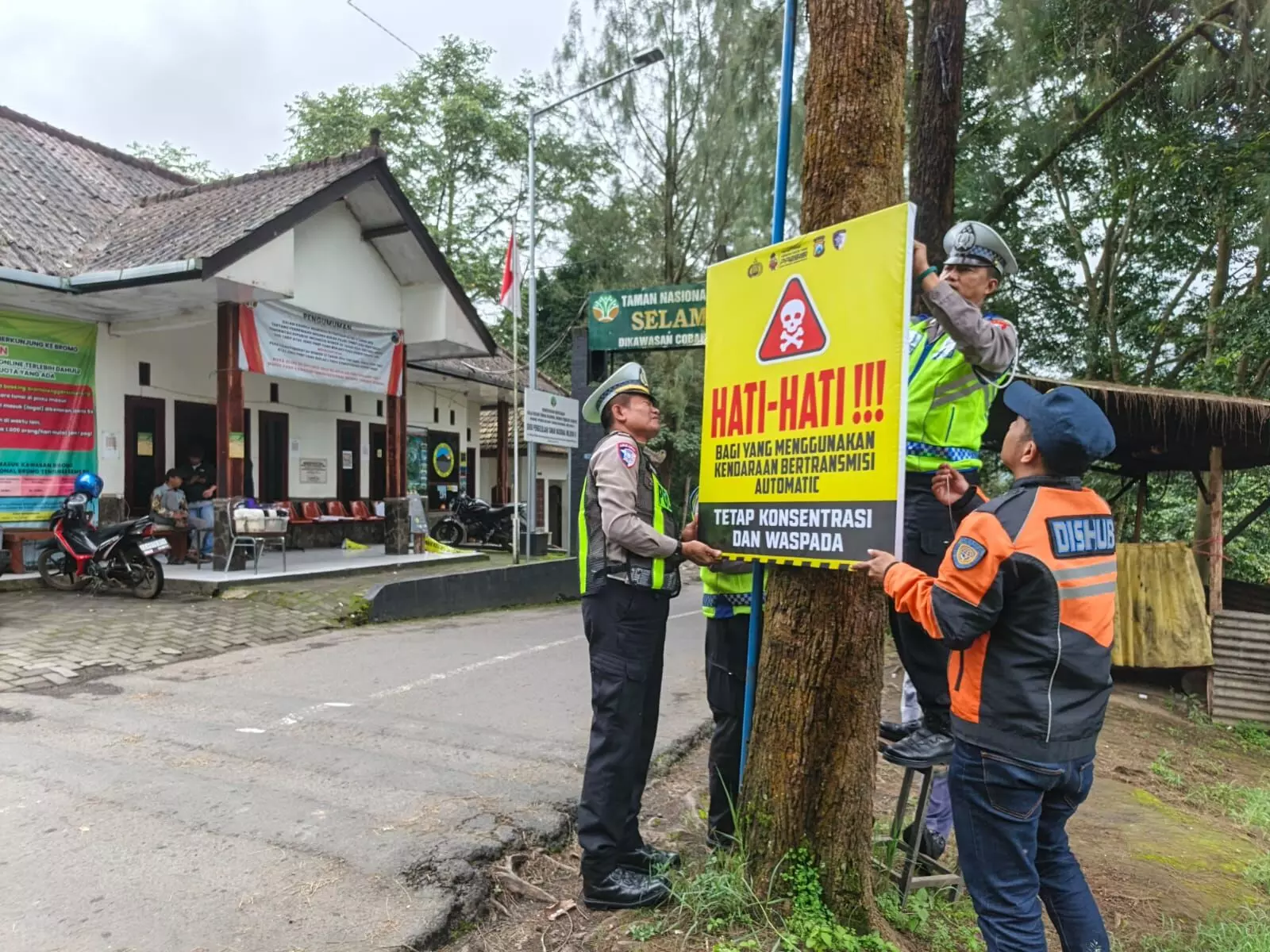 Jelang Natal, Satlantas Polres Malang pasang papan imbauan