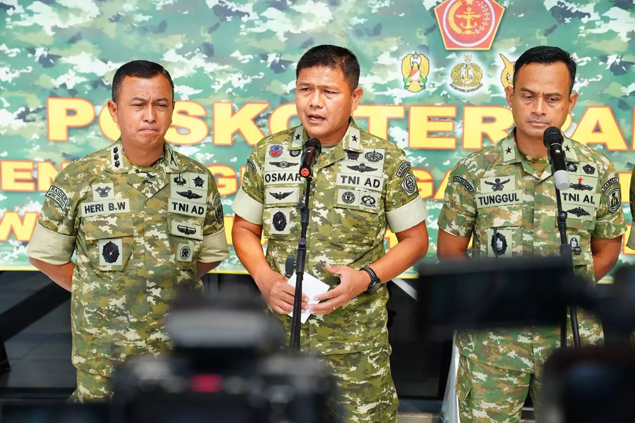 TNI `all out` di Sumatera: Ribuan personel, puluhan alutsista dan Jembatan darurat dikerahkan