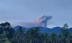 Gunung Dukono semburkan asap putih setinggi hingga 900 meter Gunung Dukono semburkan asap putih setinggi hingga 900 meter