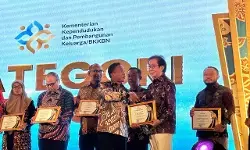Bantu keluarga berisiko stunting, Sido Muncul terima penghargaan dari BKKBN