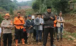 Pemkab Bandung gelar salat gaib di lokasi longsor untuk korban yang belum ditemukan