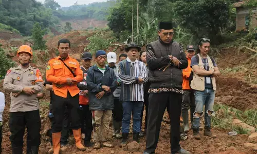 Pemkab Bandung gelar salat gaib di lokasi longsor untuk korban yang belum ditemukan