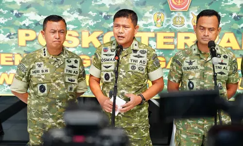 TNI `all out` di Sumatera: Ribuan personel, puluhan alutsista dan Jembatan darurat dikerahkan TNI `all out` di Sumatera: Ribuan personel, puluhan alutsista dan Jembatan darurat dikerahkan