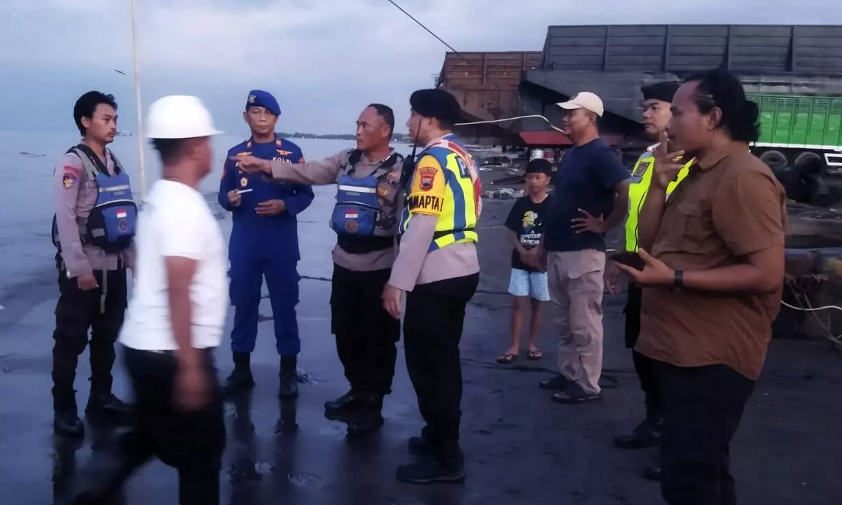 Jukung terbalik di perairan Tegal, ABK dilaporkan hilang Jukung terbalik di perairan Tegal, ABK dilaporkan hilang