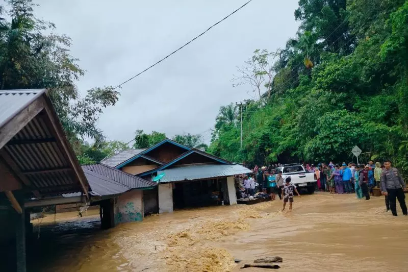 Agam butuh 525 hunian sementara bagi korban bencana hidrometeorologi Agam butuh 525 hunian sementara bagi korban bencana hidrometeorologi