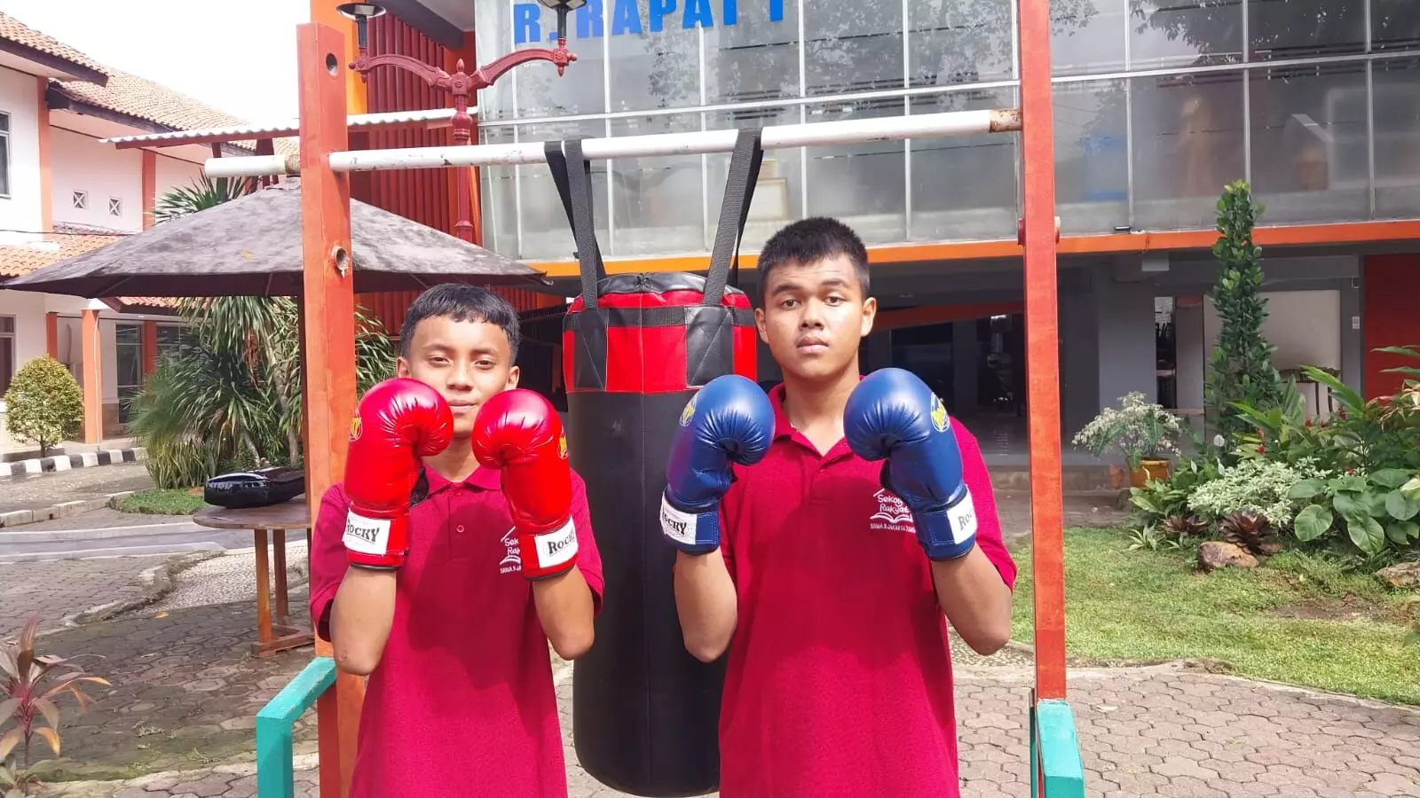 2 siswa SRMA Sembilan Jakarta ikuti latihan tinju, siap tanding se-Jakarta 2 siswa SRMA Sembilan Jakarta ikuti latihan tinju, siap tanding se-Jakarta