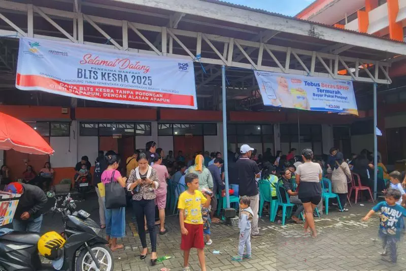 Penerima BLTS manfaatkan bantuan beli kebutuhan natal-tahun baru Penerima BLTS manfaatkan bantuan beli kebutuhan natal-tahun baru