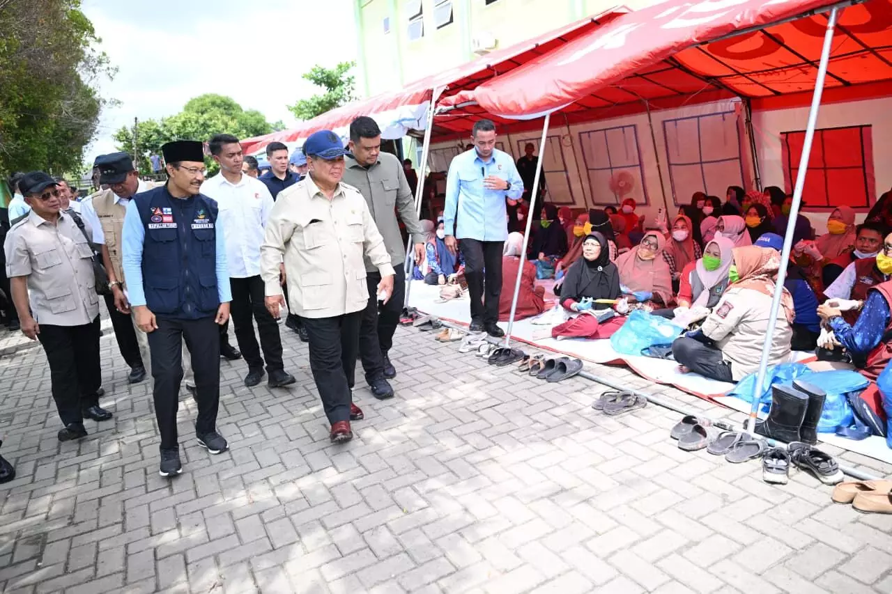 Prabowo tinjau Posko Pengungsian di MAN 1 Langkat, pastikan kebutuhan warga terpenuhi Prabowo tinjau Posko Pengungsian di MAN 1 Langkat, pastikan kebutuhan warga terpenuhi