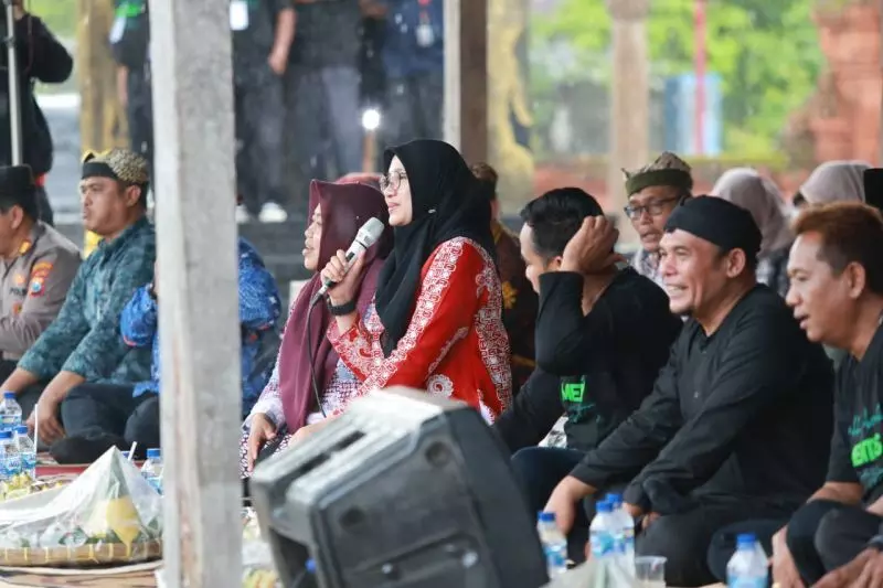 Pemkab Banyuwangi serahkan 9.728 Sertifikat Tora kepada warganya Pemkab Banyuwangi serahkan 9.728 Sertifikat Tora kepada warganya