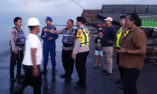 Jukung terbalik di perairan Tegal, ABK dilaporkan hilang Jukung terbalik di perairan Tegal, ABK dilaporkan hilang