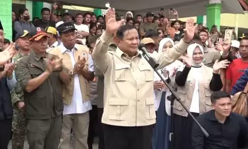 Prabowo pada pengungsi: Saya pantau tiap hari, kalian tidak akan sendiri