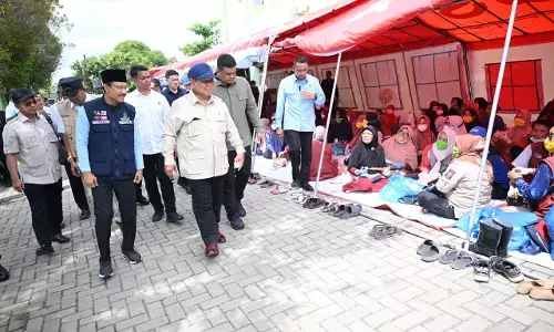 Prabowo tinjau Posko Pengungsian di MAN 1 Langkat, pastikan kebutuhan warga terpenuhi