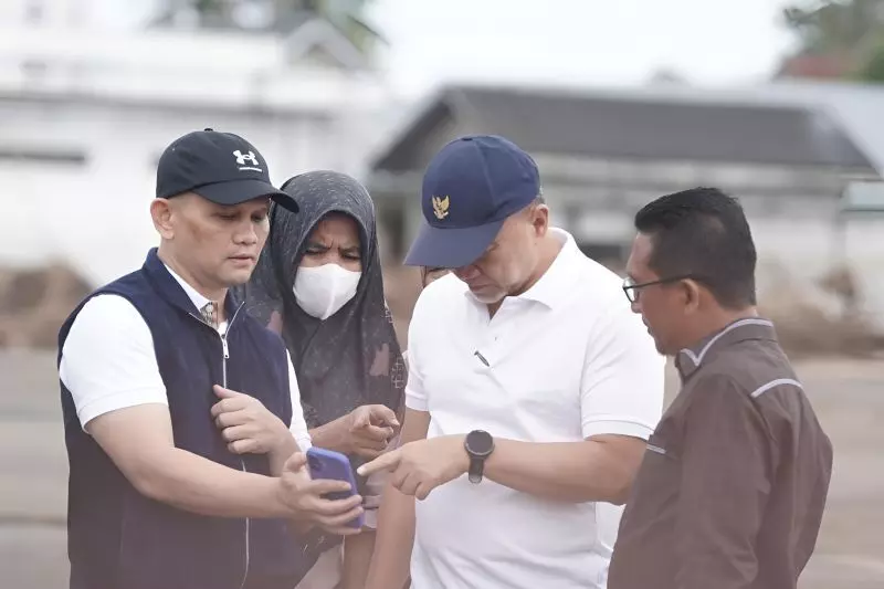 Zulhas jamin dukungan pemerintah untuk petani korban bencana Zulhas jamin dukungan pemerintah untuk petani korban bencana