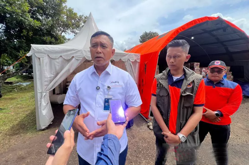 Bulog siapkan stok beras bencana Sumatera di setiap bandara-pelabuhan Bulog siapkan stok beras bencana Sumatera di setiap bandara-pelabuhan