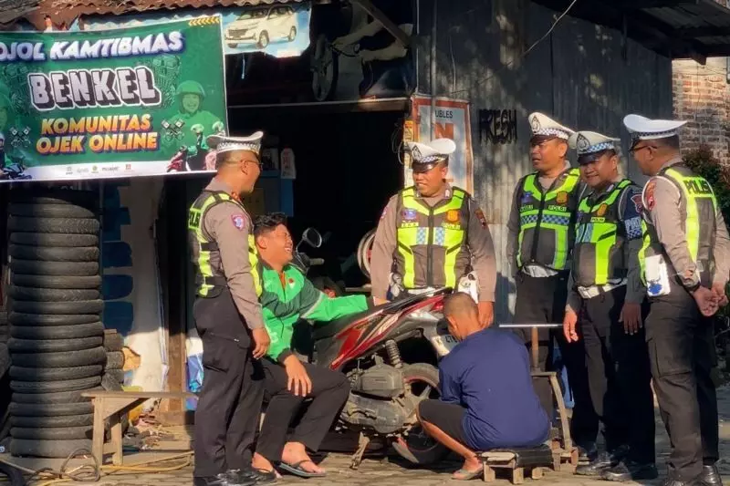 Polresta Pati ajak driver ojol jadi pelopor keselamatan berlalu lintas Polresta Pati ajak driver ojol jadi pelopor keselamatan berlalu lintas