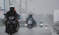 BMKG: Mayoritas daerah berpotensi hujan petir pada Minggu BMKG: Mayoritas daerah berpotensi hujan petir pada Minggu