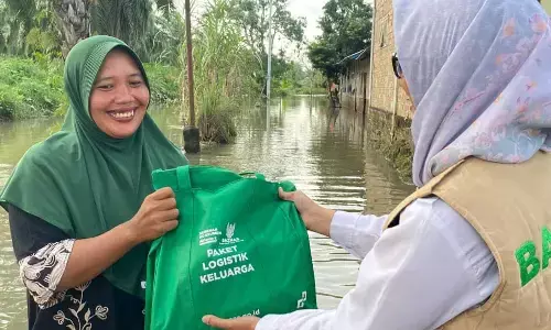 BAZNAS RI salurkan 8.100 paket bantuan sedekah konsumen Alfamart untuk korban bencana Sumatera BAZNAS RI salurkan 8.100 paket bantuan sedekah konsumen Alfamart untuk korban bencana Sumatera