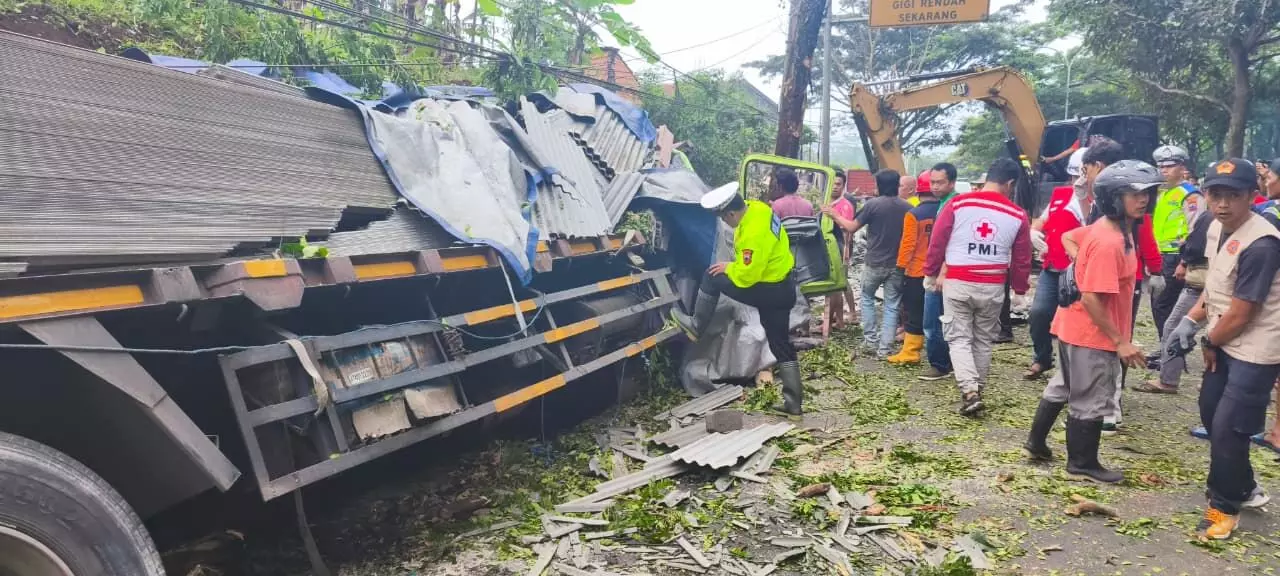 Kecelakaan di Jalur Lingkar Salatiga, sopir truk meninggal Kecelakaan di Jalur Lingkar Salatiga, sopir truk meninggal