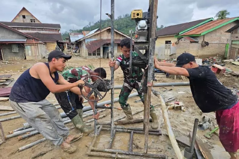 Kodim 0212 membangun sumur bor untuk pengungsi banjir di Batang Toru Kodim 0212 membangun sumur bor untuk pengungsi banjir di Batang Toru
