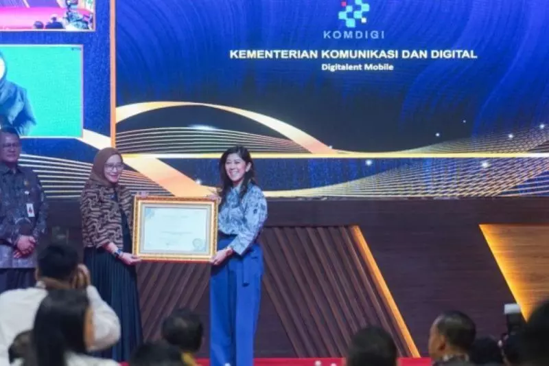 Menteri Komunikasi dan Digital raih penghargaan OPSI KIPP 2025 Menteri Komunikasi dan Digital raih penghargaan OPSI KIPP 2025