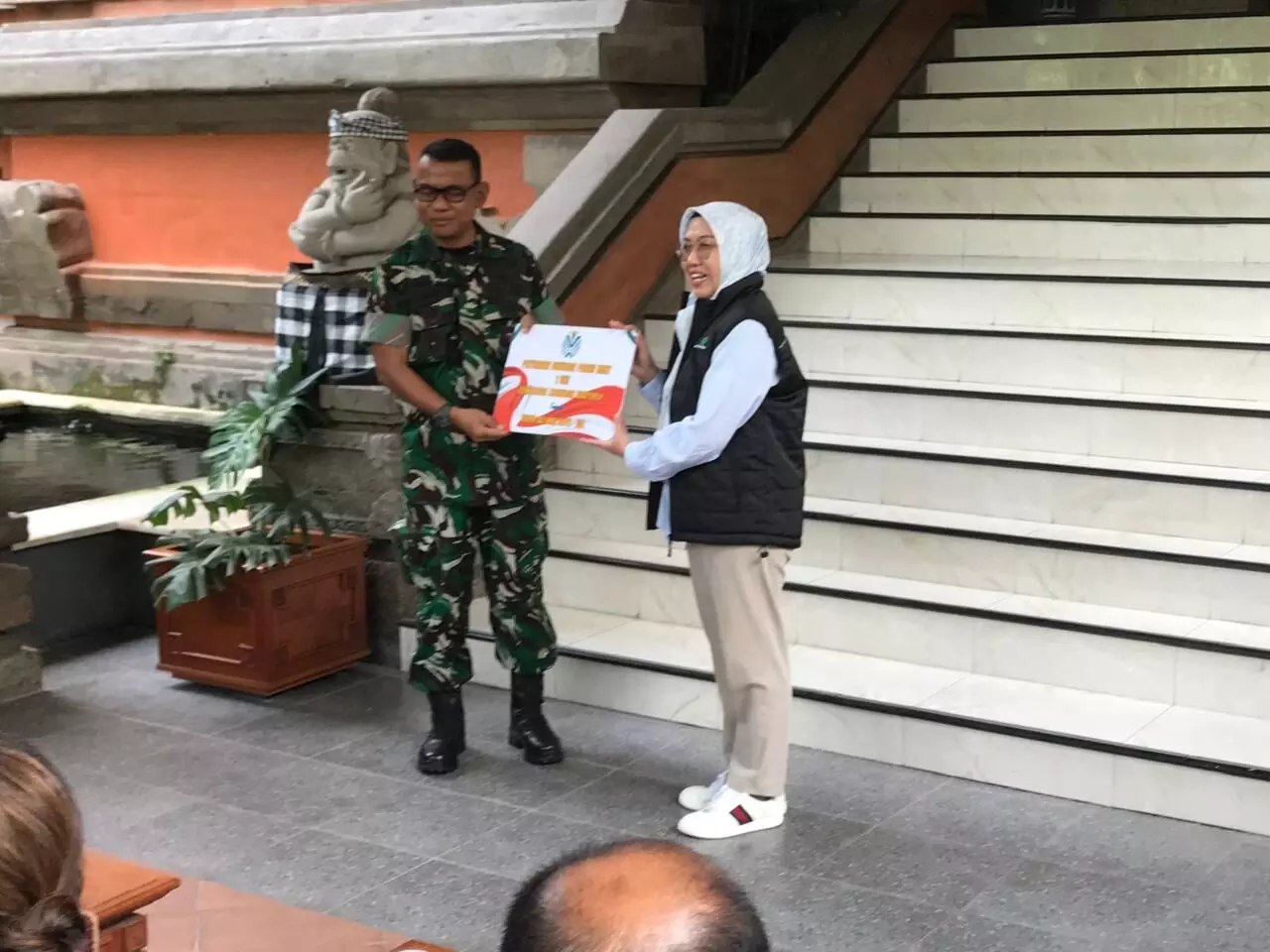 KLH/BPLH serahkan bantuan perahu karet kepada Korem 163/Wira Satya KLH/BPLH serahkan bantuan perahu karet kepada Korem 163/Wira Satya