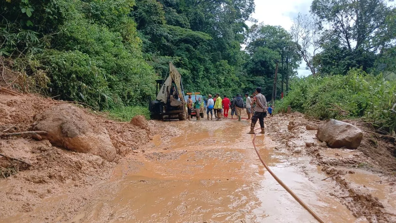 Jelang Nataru, BPJN Sumsel siagakan alat berat di daerah rawan longsor Jelang Nataru, BPJN Sumsel siagakan alat berat di daerah rawan longsor