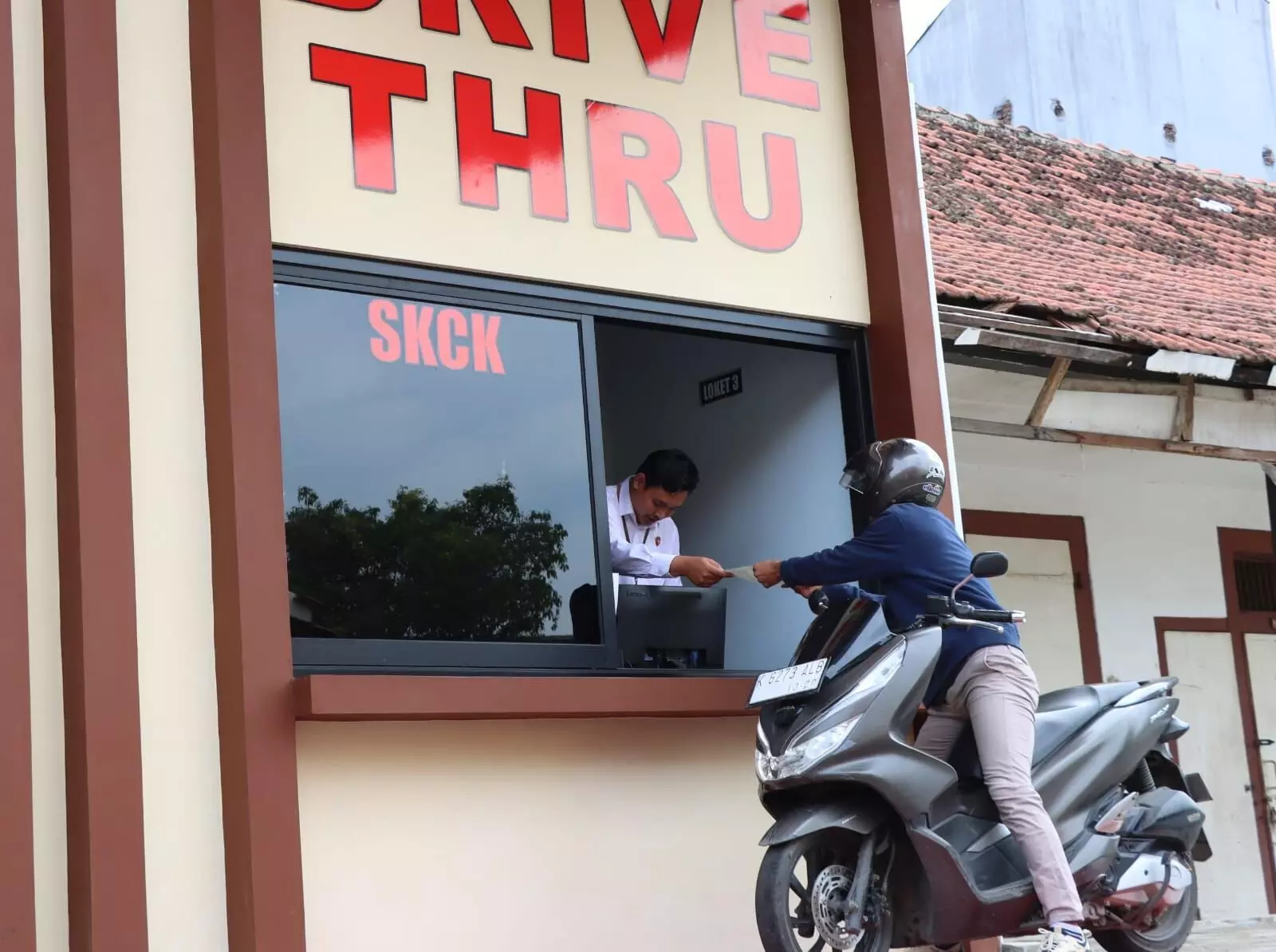 Polres Kudus luncurkan layanan SKCK Drive Thru diklaim pertama di Indonesia Polres Kudus luncurkan layanan SKCK Drive Thru diklaim pertama di Indonesia