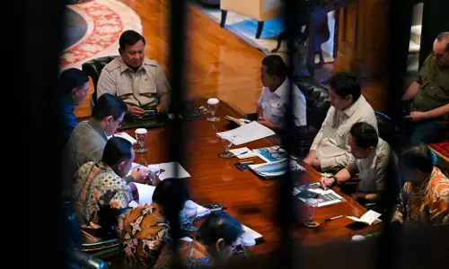 Di Hambalang, Prabowo bahas percepatan penanganan bencana dan kesiapan libur Nataru Di Hambalang, Prabowo bahas percepatan penanganan bencana dan kesiapan libur Nataru