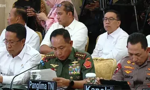 Panglima TNI kerahkan alutsista pulihkan infrastruktur rusak Sumatera Panglima TNI kerahkan alutsista pulihkan infrastruktur rusak Sumatera