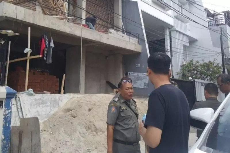 Satpol PP telusuri dugaan anggota terkait pembangunan gedung di Jakbar Satpol PP telusuri dugaan anggota terkait pembangunan gedung di Jakbar