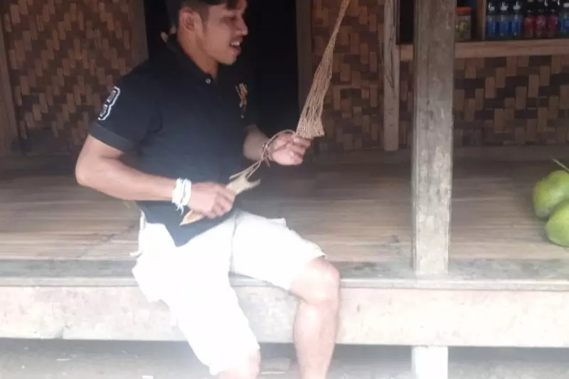 Kain tenun dan tas koja kerajinan yang menjadi andalan ekonomi warga Badui Kain tenun dan tas koja kerajinan yang menjadi andalan ekonomi warga Badui