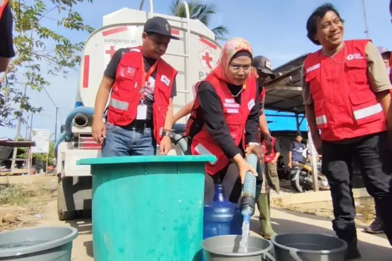 PMI Banten kirim bantuan tenaga kesehatan dan air bersih ke Aceh PMI Banten kirim bantuan tenaga kesehatan dan air bersih ke Aceh