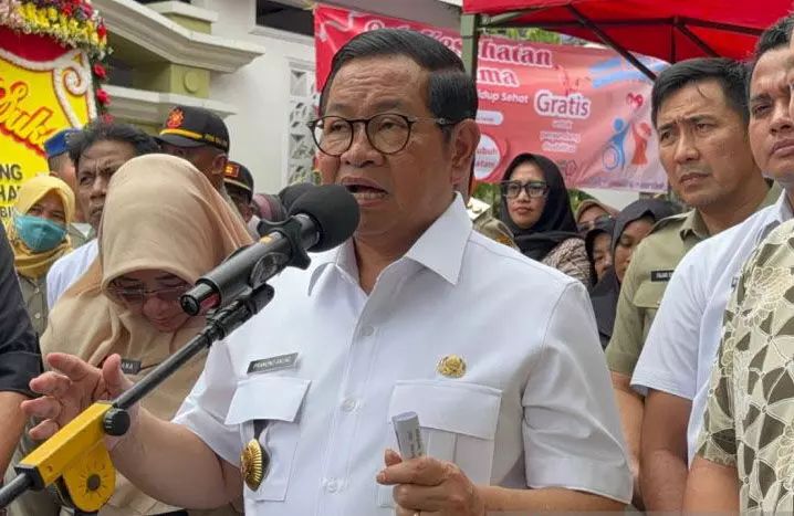 Pram minta Distamhut pangkas pohon tua untuk antisipasi angin kencang Pram minta Distamhut pangkas pohon tua untuk antisipasi angin kencang