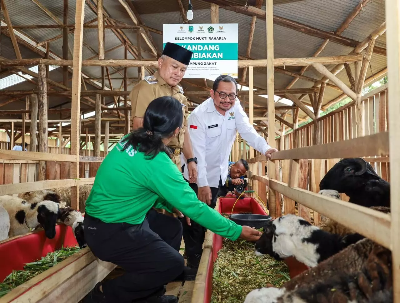 BAZNAS RI resmikan Kampung Zakat dan balai ternak di Kuningan BAZNAS RI resmikan Kampung Zakat dan balai ternak di Kuningan
