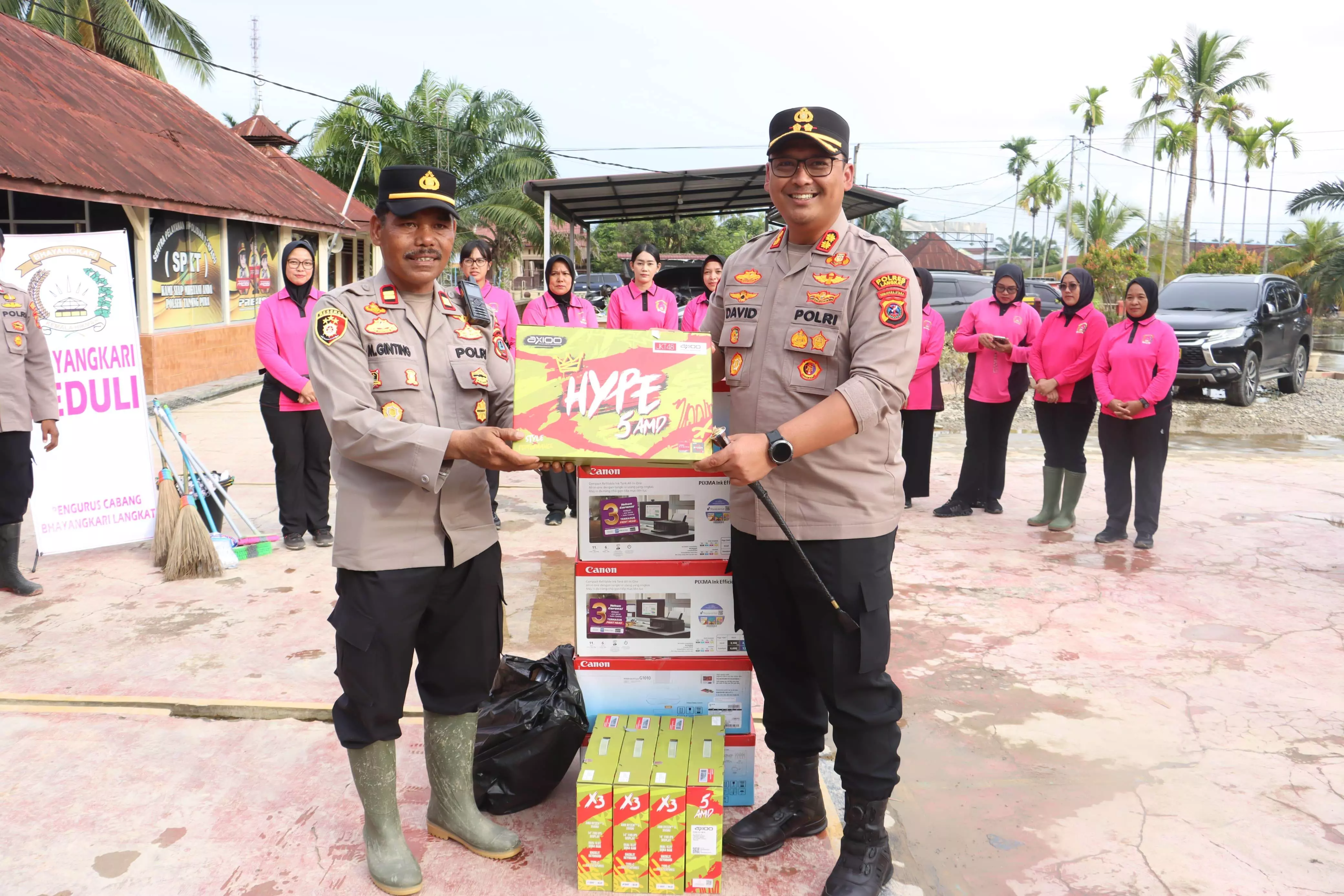 Kapolres Langkat beri motivasi dan bantuan kepada Polsek Tanjung Pura Kapolres Langkat beri motivasi dan bantuan kepada Polsek Tanjung Pura